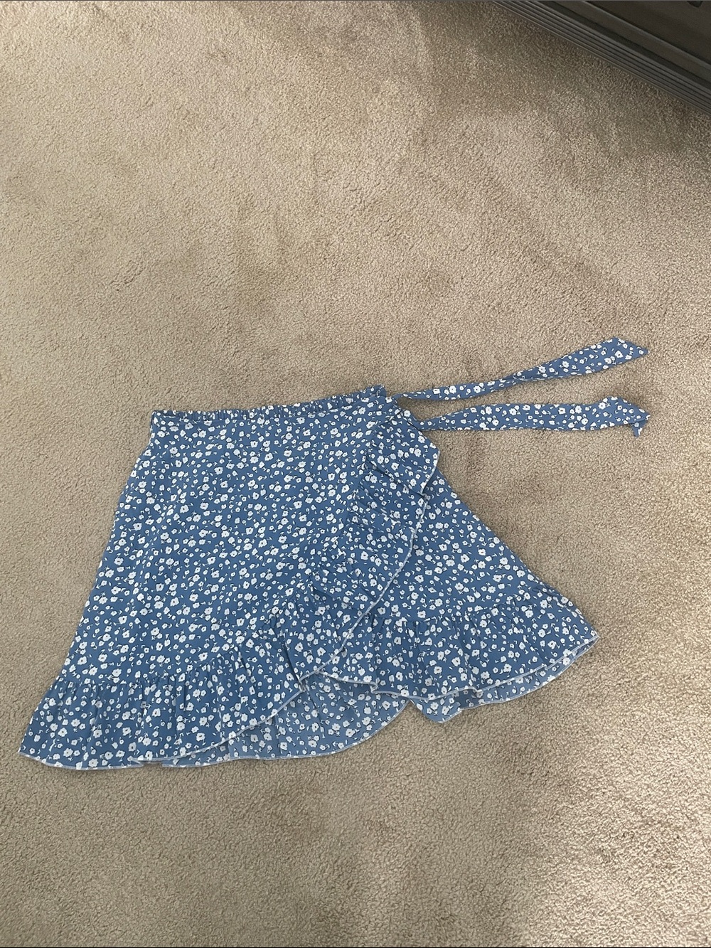 SHEIN Blue Floral Wrap Mini Skirt with Ruffle Hem
